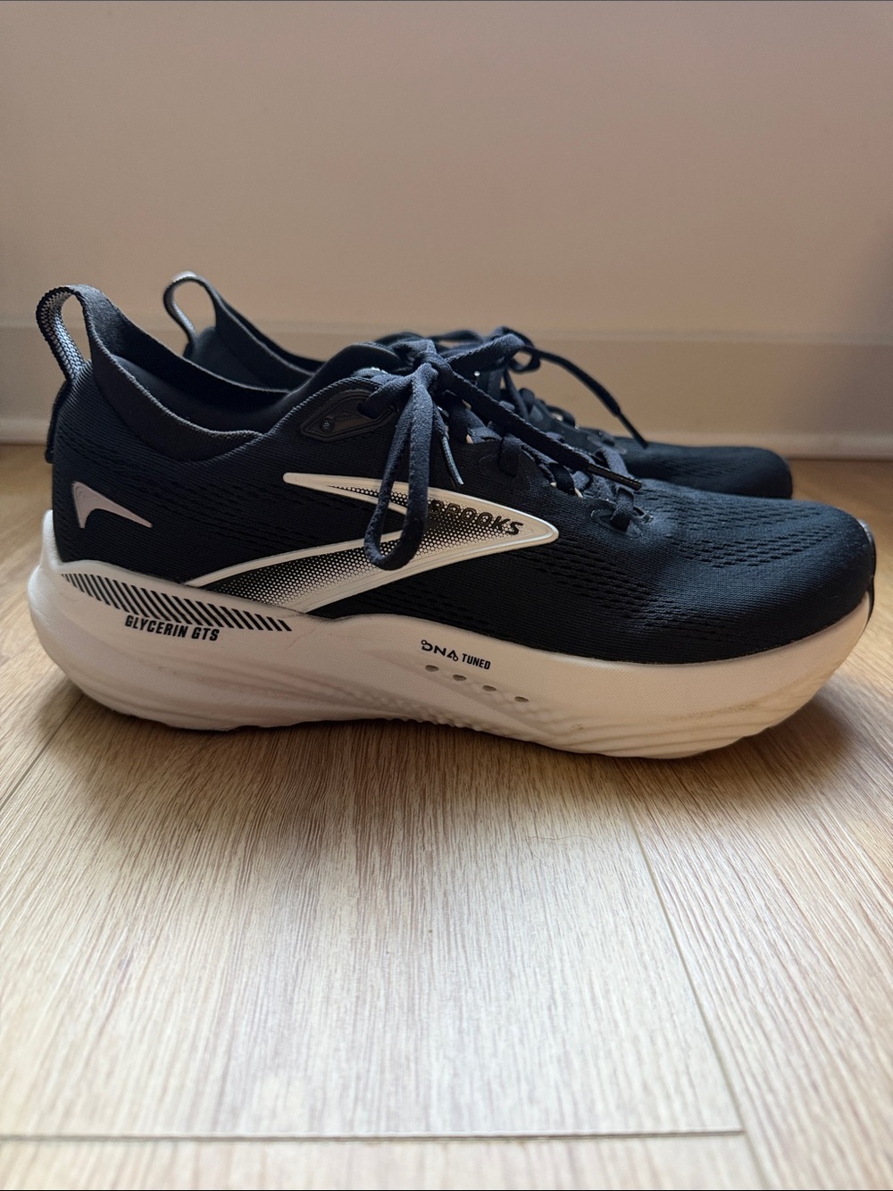 Brooks Glycerin GTS Black and White Knit Training Shoes Sz 11D